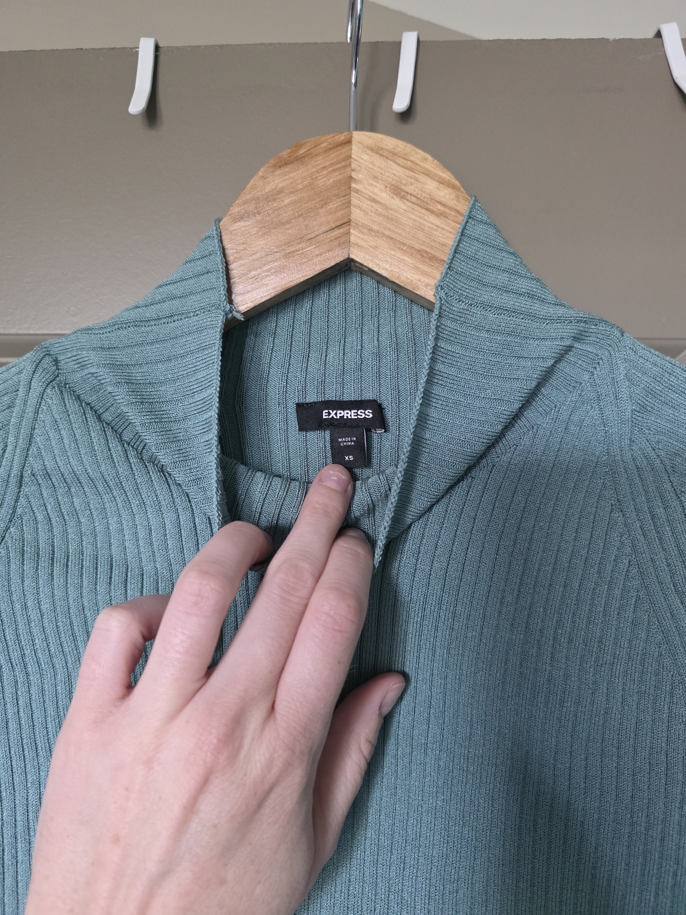 EXPRESS Brand Ribbed Sweater - Picture 3 of 3